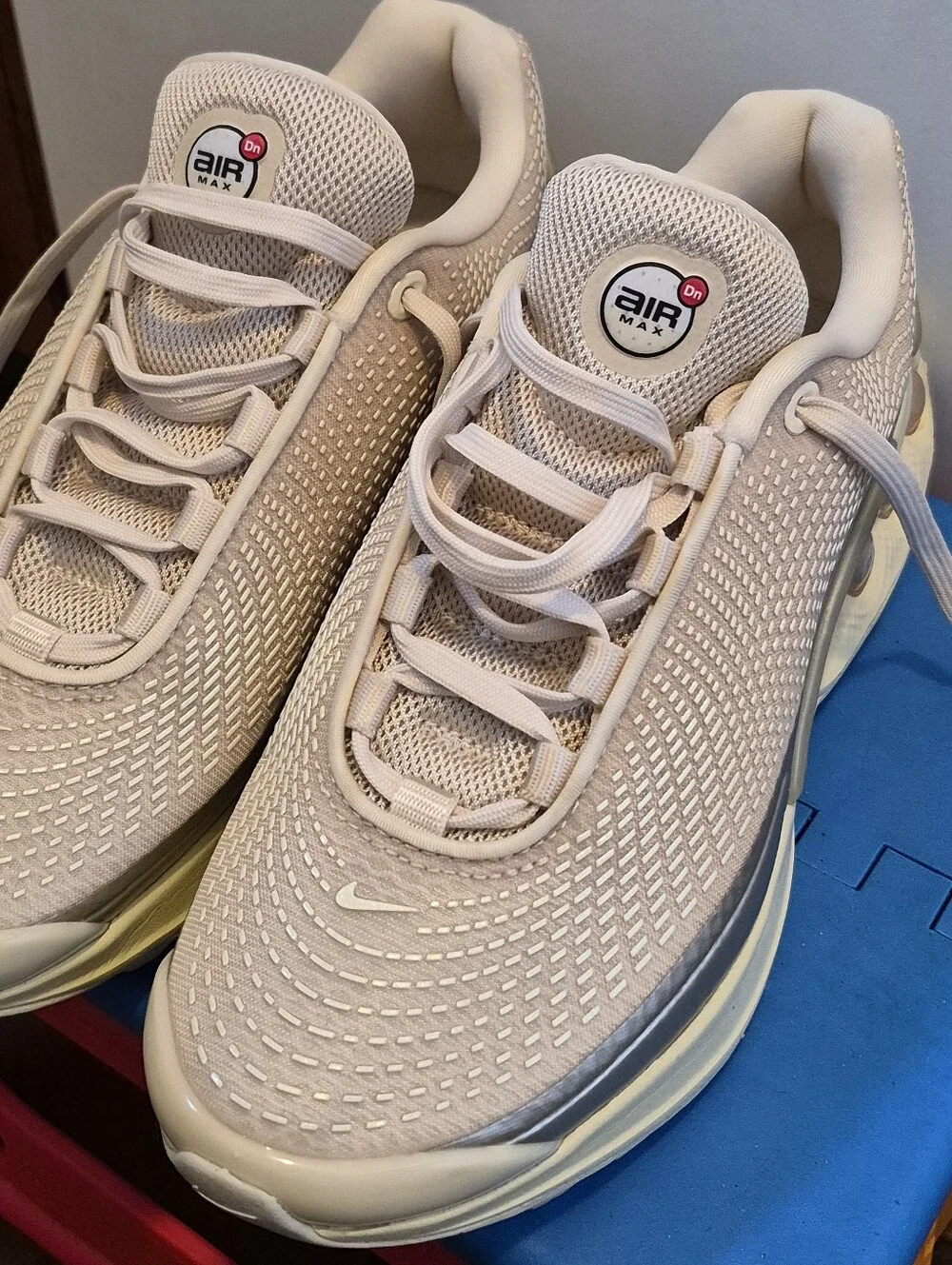 NEW Women's Nike Air Max DN LT Khaki/Fossil-Team Gold (HV4861 200) - SIZE 7